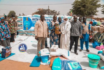 Remise de Don à plus de 1 400 ménages déplacés : « Le Mali n’oublie aucun de ses fils » dixit le colonel Assa Badiallo Touré